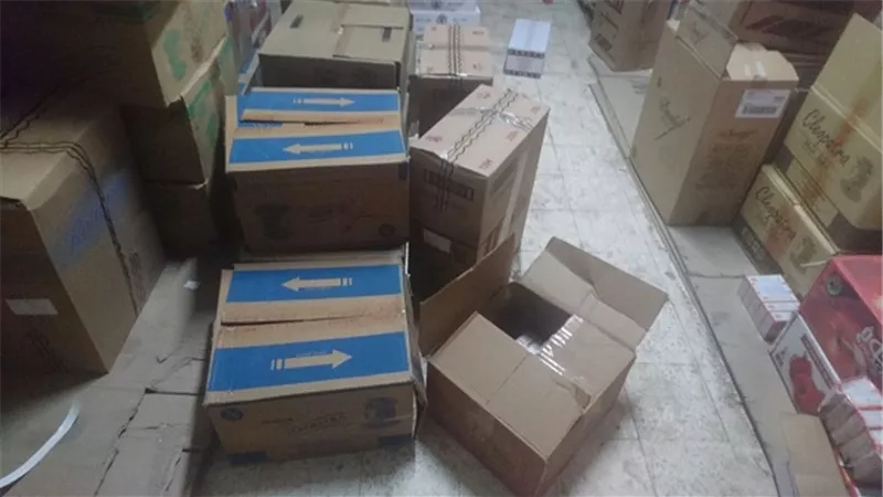 ضبط صاحب شركة لتجارة الأدخنة وبحوزته 27350 علبة سجائر مجهولة المصدر