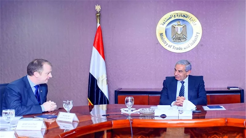 قابيل يبحث تنمية مجالات المشروعات الصغيرة والمتوسطة مع مدير مكتب منظمة العمل الدولية بالقاهرة