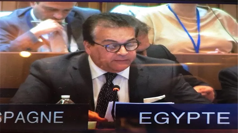 عبد الغفار يلقي كلمة مصر أمام الدورة الرابعة بعد المائتين للمجلس التنفيذى لليونسكو بباريس