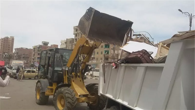 ازالة ورفع 25حالة إشغال بميدان الإسعاف بالسويس
