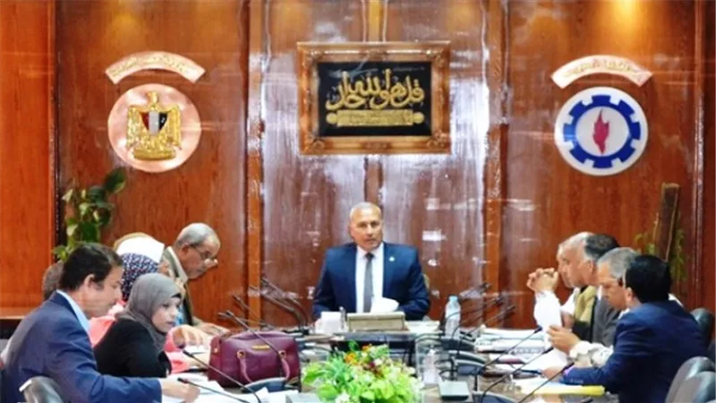 بالصور: هموم 22 مواطن في اللقاء الجماهيري لمحافظ السويس  