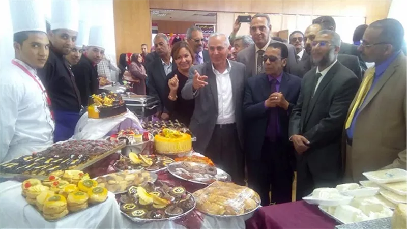 بالصور.. افتتاح المعرض التسويقى للتعليم الفنى بالسويس