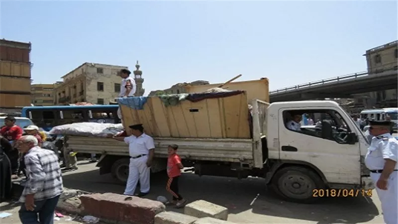 حملة أمنية إستهدفت ميدان العتبة لرفع الإشغالات وتسيير حركة المرور