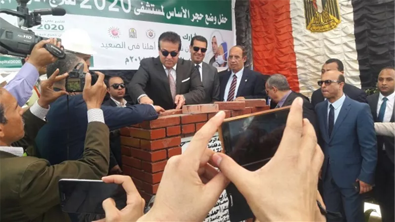  وزير التعليم العالى يضع حجر الأساس لأكبر مركز بحثى