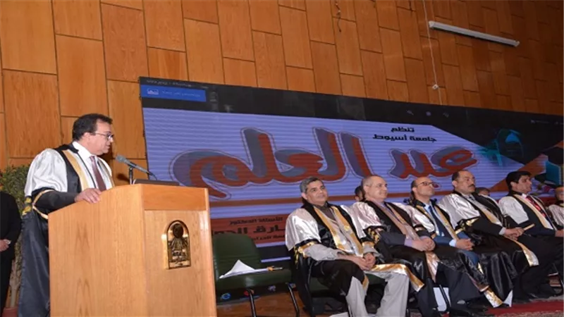 عبد الغفار يؤكد على دور العلماء فى حمل راية العلم والمعرفة والمساهمة فى بناء الدولة
