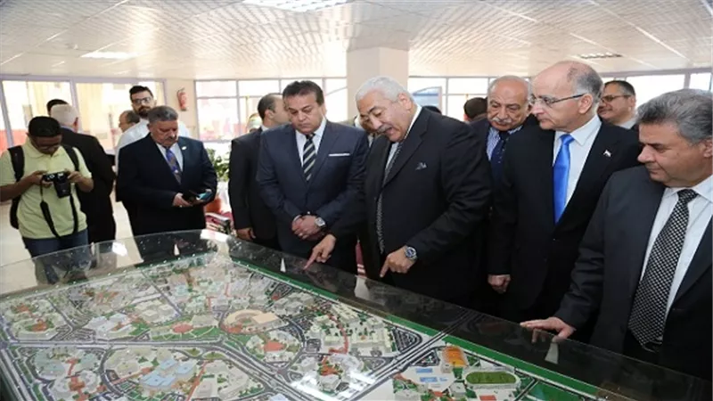 وزير التعليم العالى يتفقد جامعة مدينة السادات 