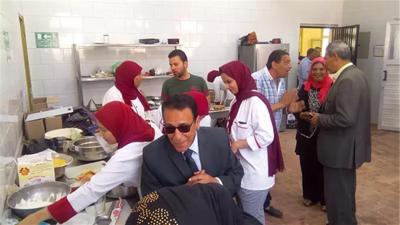  بالصور.. وكيل تعليم السويس يتفقد أعمال  البنية التحتية لفندق المدرسة الفندقية
