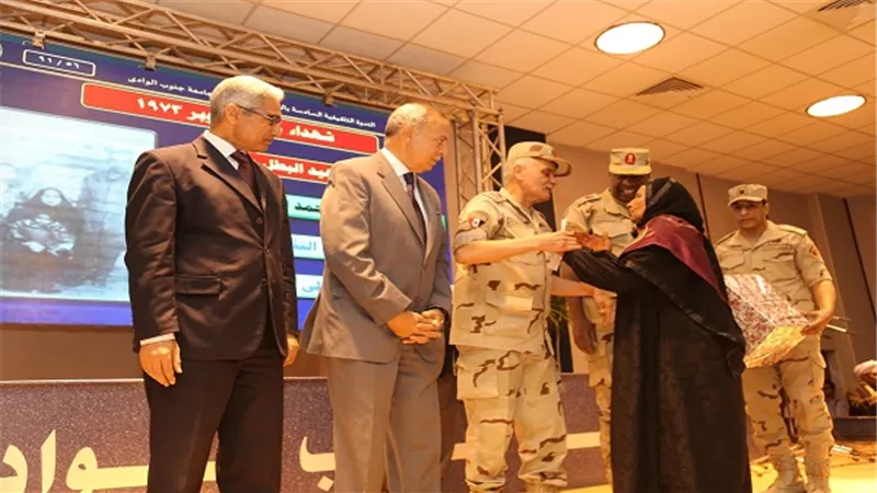 محافظ قنا يشهد الندوة التثقيفية السادسة للقوات المسلحة بجامعة جنوب الوادي