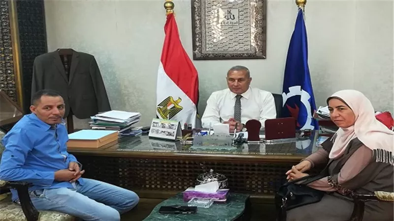  محافظ السويس يستقبل فرقة الشارع  الممثلة  لمصر في مهرجان بغداد