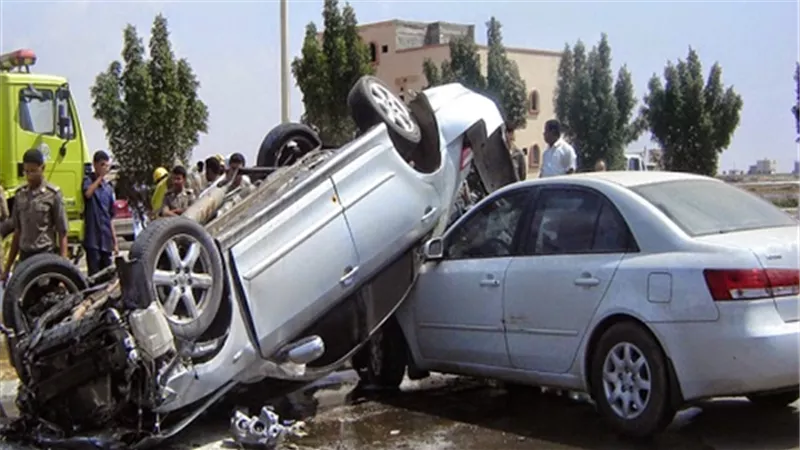 مصرع واصابة 6 اشخاص فى انقلاب سارتين نقل وملاكى بالسويس