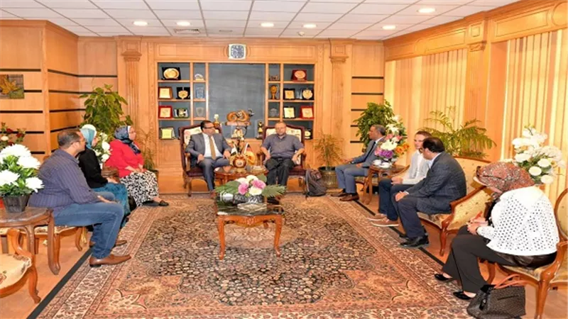 بالصور.. رئيس جامعة المنصورة يستقبل وفد جامعة توبنجن الألمانية على هامش ورشة عمل بكلية السياحة والفنادق 
