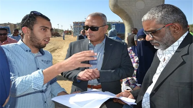  بالصور.. محافظ السويس حامد يتفقد أعمال الانشاءات بكوبرى الجيش المصرى