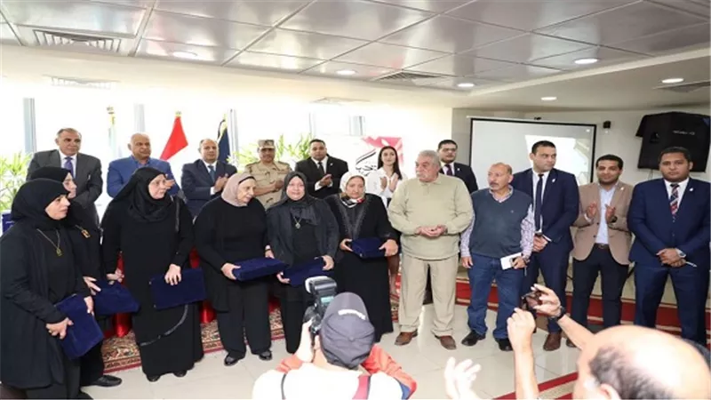 صندوق تحيا مصر يكرم أهالي الشهداء وذوي الاحتياجات الخاصة في احتفالية كبرى بمحافظة الإسكندرية