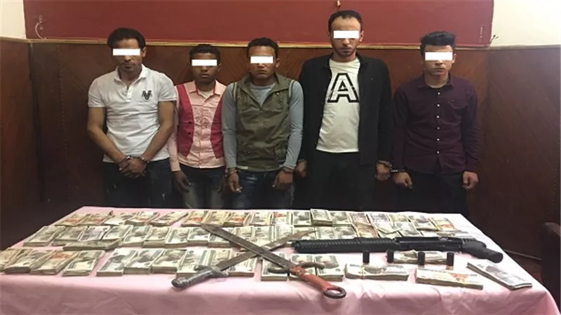 ضبط مرتكبى واقعة سرقة مبلغ 820 ألف جنيه من مندوب مبيعات بإحدى الشركات 