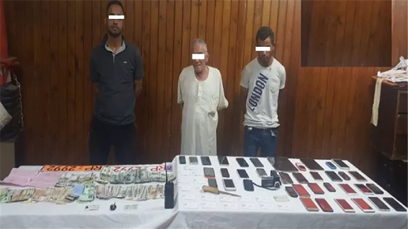 ضبط تشكيل عصابى تخصص نشاطهم الإجرامى فى إنتحال صفة رجال شرطة
