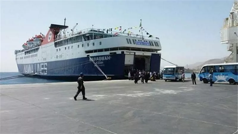 وصول وسفر 1354 راكب ميناء سفاجا و تداول 219 شاحنة