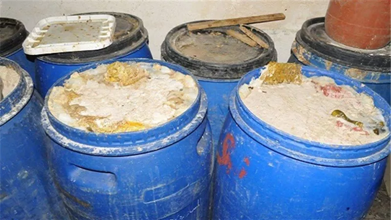 ضبط 1536 كيلو مخللات فاسدة بدار السلام