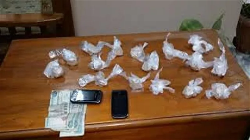 القبض على 5 عاطلين بحوزتهما كيلو هيروين ونصف كيلو حشيش بالقناطر