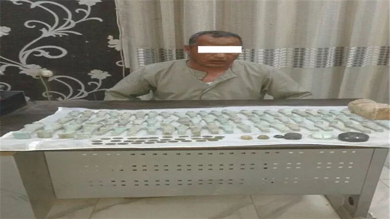 ضبط أحد الأشخاص بحوزته 104 قطعة يشتبه فى أثريتهم بقصد الإتجار