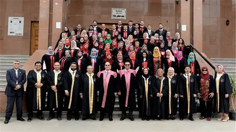 بالصور..جامعة المنصورة تحتفل بتخرج الدفعة الأولى لبرنامج الدراسات العليا فارما دى بكلية الصيدلة 