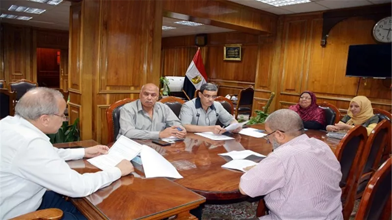 محافظ القليوبية يناقش إنشاء مجمع مدارس بطوخ على مساحة 3000 متر