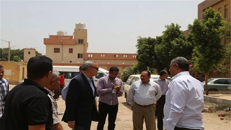 محافظ قنا يتفقد عدد من المستشفيات بمركزي ابو تشت ونجع حمادي