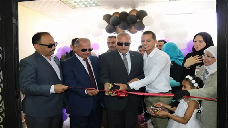  بالصور.. محافظ السويس يفتتح مركزي التكنولوجيا باحياء الجناين وعتاقة