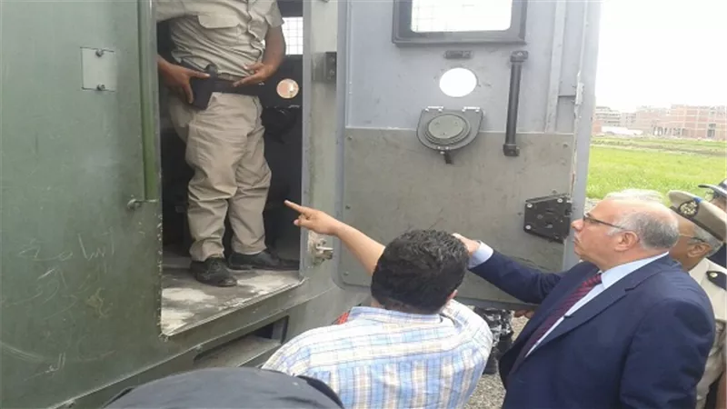 بالصور.. مدير أمن القليوبية يفاجئ إحدى مأموريات ترحيل أحد المسجونين