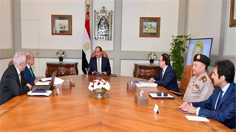 الرئيس يجتمع مع رئيس الوزراء ووزيرى الاتصالات والتربية والتعليم