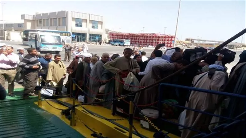 وصول وسفر 2331 راكب بميناء سفاجا