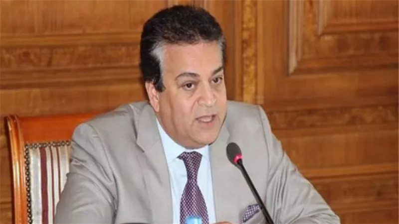 وزير التعليم العالى يستعرض تقرير حول نشوب حريق بمستشفى جامعة الزقازيق