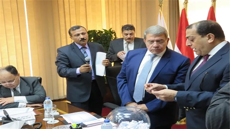 اجراء قرعة علنية لـ 60 تأشيرة حج للعاملين بوزارة المالية والجهات والمصالح التابعة لها