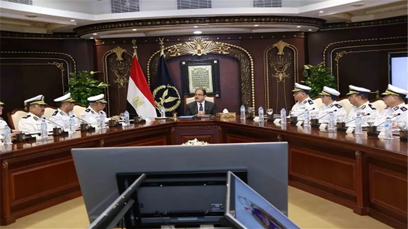 وزير الداخلية.. استعراض إستعدادات الوزارة لإستقبال شهر رمضان مع القيادات الأمنية