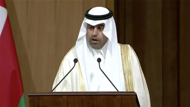 السلمي يهدى رئيس مجلس المستشارين بالمغرب درع البرلمان العربي