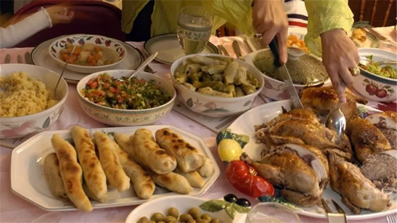 500 جنيه لتقديم وجبة الافطار فى رمضان بالفنادق