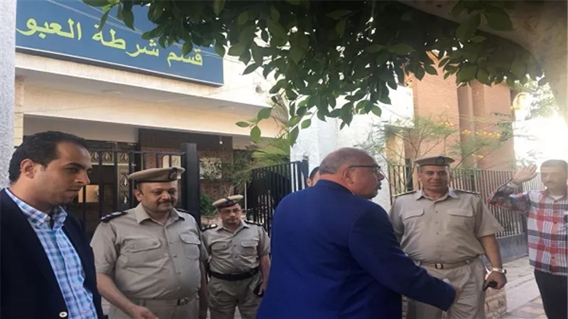 بالصور.. مدير أمن القليوبية يفاجئ قسم شرطة العبور