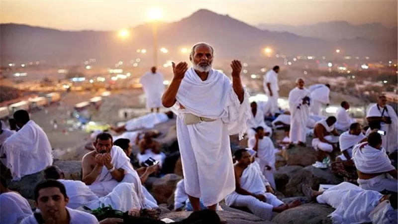 فتح المسار الالكترونى  أمام القطاع السياحى لانهاء اجراءات الحج