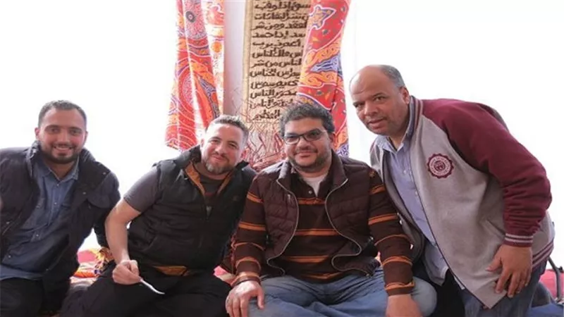 بالصور علي الكشوطى يحتفل بإنتهاء تصوير برنامج 