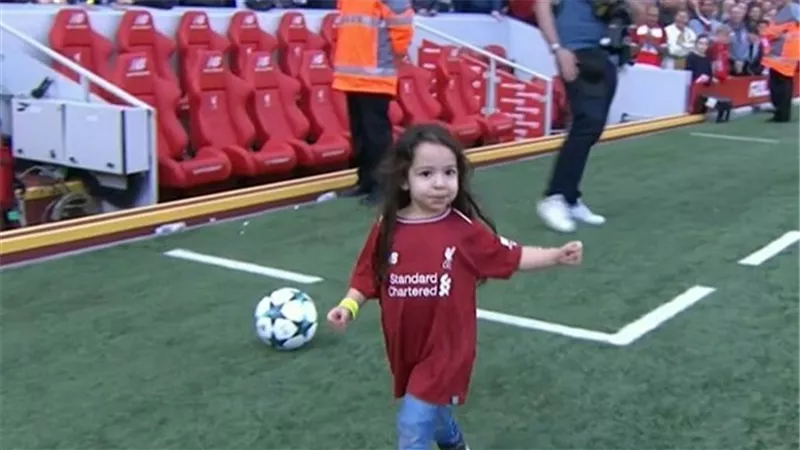 شاهد| مهارات مكة محمد صلاح.. وهذا رد فعل الجمهور