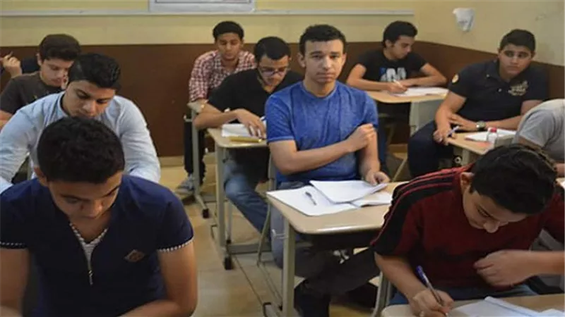 طلاب الدبلومات الفنية بالقليوبية يبدون سعادتهم بسبب سهولة إمتحان اللغة العربية