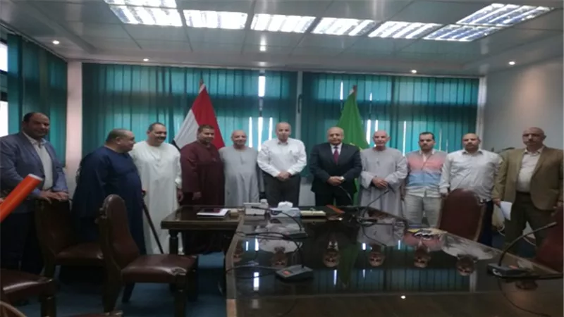 محافظ القليوبية يجتمع بمواطني قرية أبو الغيط بالقناطر الخيرية لحل مشاكلهم