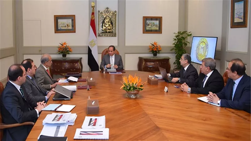 السيسي يعقد اجتماعاً مع رئيس الوزراء، ووزراء الكهرباء والبترول والمالية
