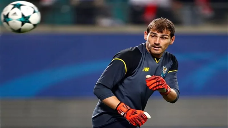 إيكر كاسياس.. صانع مجد إسبانيا