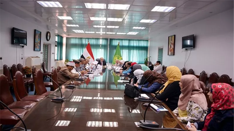 محافظ القليوبية يعقد إجتماع اللجنة العامة للخدمة العامة 
