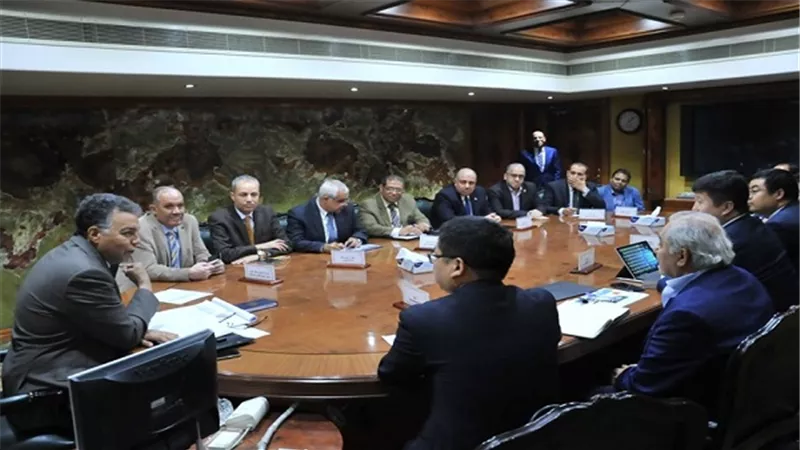 وزير النقل يستعرض مع وفد شركة افيك الصينية تفاصيل المنحة المقدمة من الحكومة الصينية