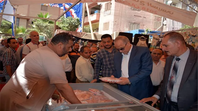 محافظ القليوبية يتفقد إنتظام العمل بمعارض 