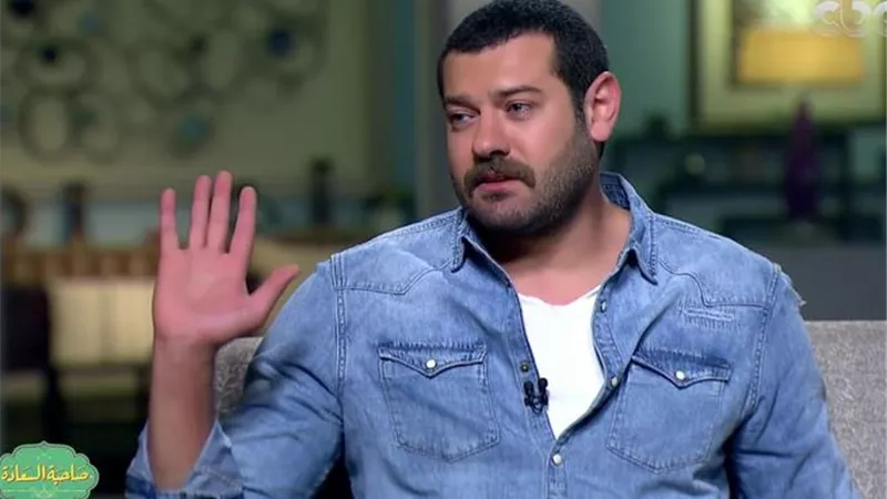 القبض على فنان شهير في سويسرا.. وعمرو يوسف يتزوج في السر