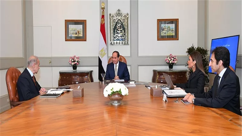 السيسي يعقد اجتماعاً مع رئيس الوزراء ووزيرة الاستثمار والتعاون الدولي