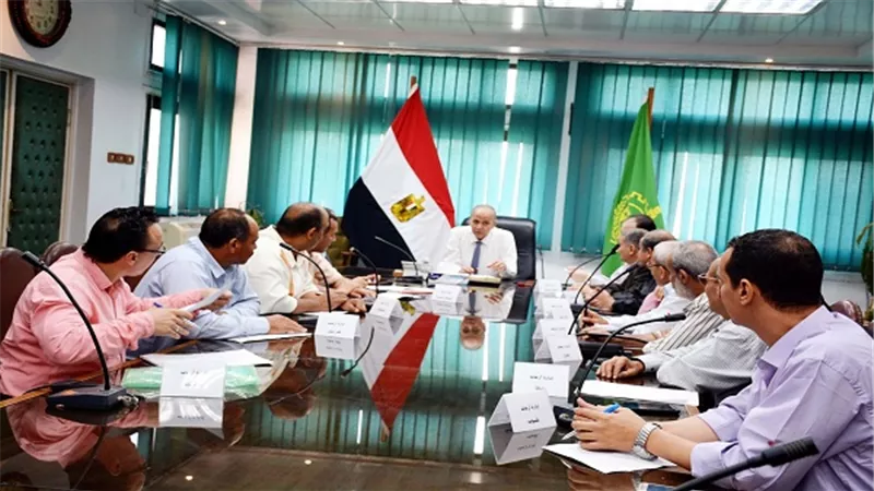 محافظ القليوبية يجتمع مع مديري إدارات الأزمات على مستوى المحافظة