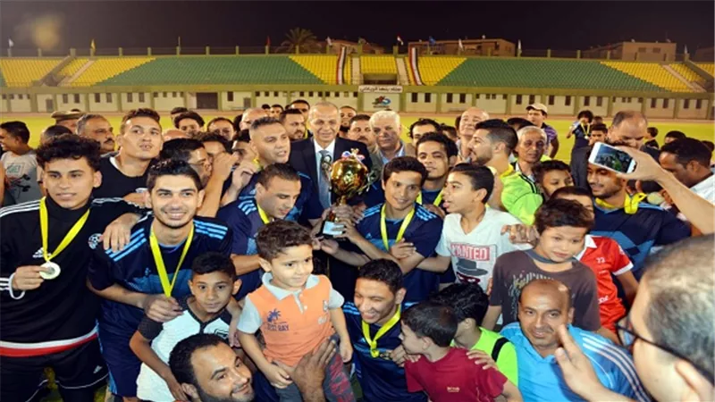 بالصور.. محافظ القليوبية يسلم كأس مراكز دوري القليوبية لكرة القدم 